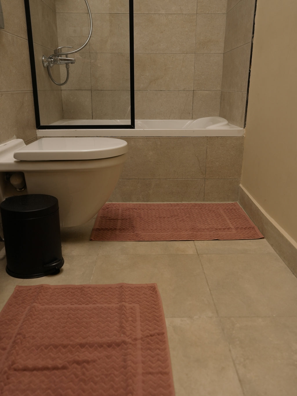 طقم دواسات حمام متعرج