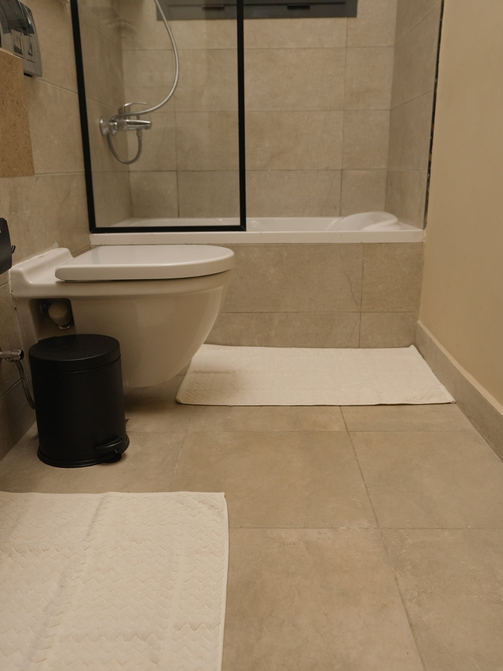 طقم دواسات حمام متعرج